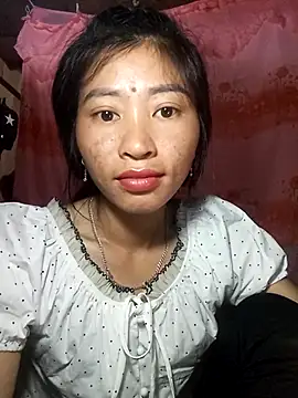 Snapshot of Phuongphuongg chatting on 10-15-25, 01:50 Phuongphuongg online show from 10-15-25, 01:50