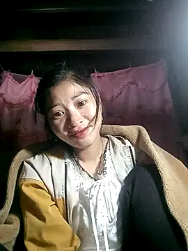 Snapshot of Phuongphuongg chatting on 11-13-25, 02:43 Phuongphuongg online show from 11-13-25, 02:43