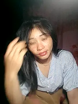 Snapshot of Phuongphuongg chatting on 11-15-25, 01:40 Phuongphuongg online show from 11-15-25, 01:40