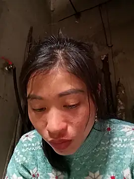 Snapshot of Phuongphuongg chatting on 12-18-25, 06:08 Phuongphuongg online show from 12-18-25, 06:08