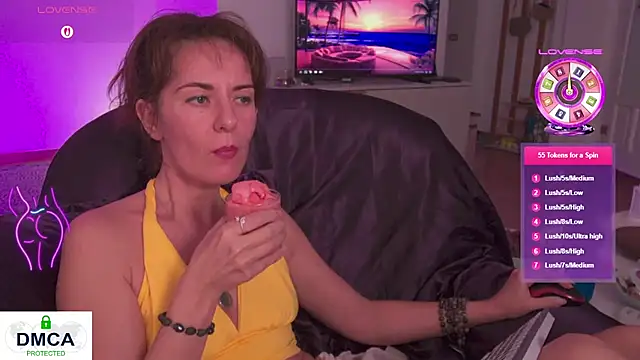 Snapshot of Witch_in_Silk chatting on 09-23-25, 09:07 Witch in Silk online show from 09-23-25, 09:07