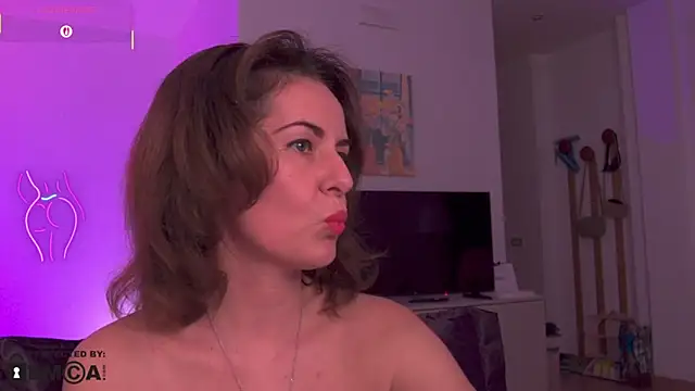 Snapshot of Witch_in_Silk chatting on 11-17-25, 08:47 Witch in Silk online show from 11-17-25, 08:47