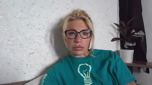 Snapshot of fox_red_lady7 chatting on 09-29-25, 08:30 fox red lady7 online show from 09-29-25, 08:30