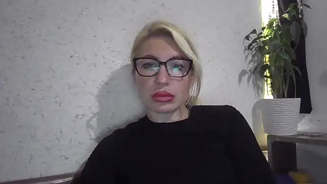 Snapshot of fox_red_lady7 chatting on 10-13-25, 03:34 fox red lady7 online show from 10-13-25, 03:34