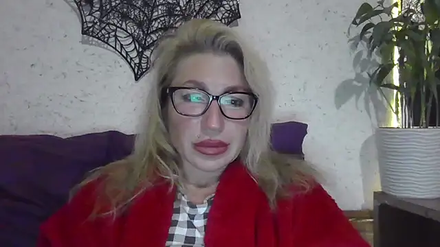 Snapshot of fox_red_lady7 chatting on 11-04-25, 09:36 fox red lady7 online show from 11-04-25, 09:36