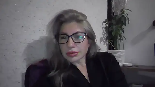 Snapshot of fox_red_lady7 chatting on 11-12-25, 08:30 fox red lady7 online show from 11-12-25, 08:30