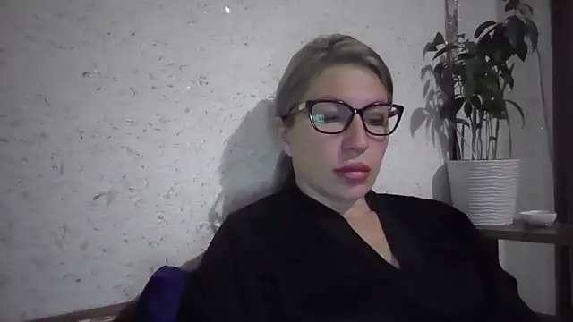 Snapshot of fox_red_lady7 chatting on 11-13-25, 07:57 fox red lady7 online show from 11-13-25, 07:57