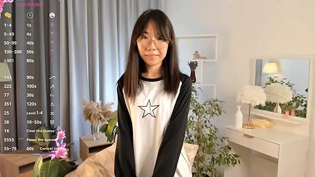 Snapshot of UdelaDodson chatting on 10-03-25, 03:09 UdelaDodson online show from 10-03-25, 03:09