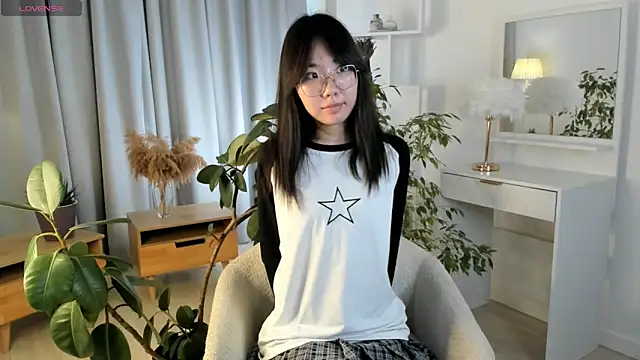 Snapshot of UdelaDodson chatting on 10-12-25, 04:00 UdelaDodson online show from 10-12-25, 04:00