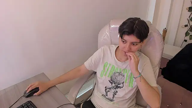 Snapshot of Nathaly_ds chatting on 10-21-25, 07:25 Nathaly ds online show from 10-21-25, 07:25