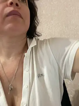 Snapshot of Kiravix chatting on 01-13-26, 10:42 Kiravix online show from 01-13-26, 10:42