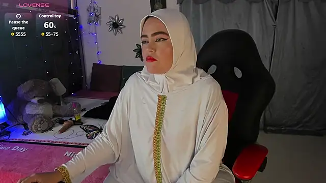 Snapshot of MarianFadel chatting on 09-24-25, 12:30 MarianFadel online show from 09-24-25, 12:30