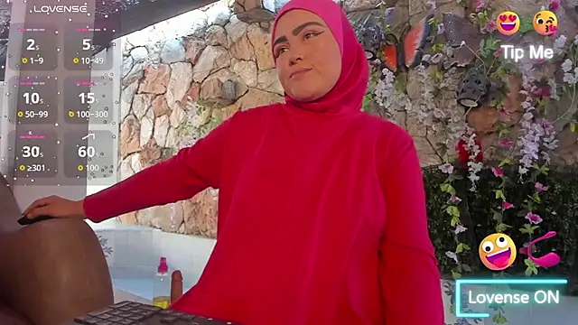 Snapshot of MarianFadel chatting on 09-26-25, 12:42 MarianFadel online show from 09-26-25, 12:42