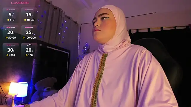 Snapshot of MarianFadel chatting on 10-15-25, 12:27 MarianFadel online show from 10-15-25, 12:27