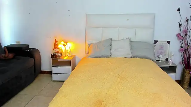 Snapshot of hannahdvil1 chatting on 10-09-25, 11:52 hannahdvil1 online show from 10-09-25, 11:52