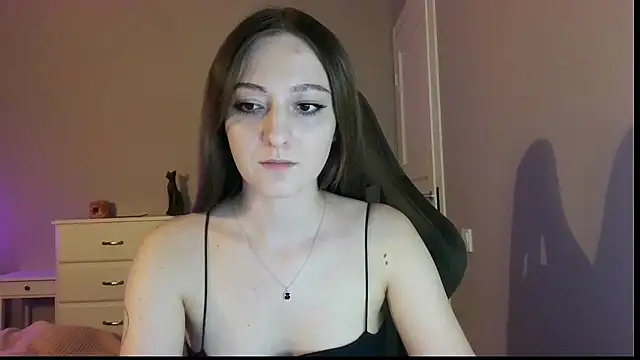 white liillyy online show from 06-28-26, 09:21