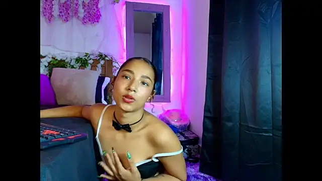 Snapshot of Natzury chatting on 11-13-25, 04:17 Natzury online show from 11-13-25, 04:17