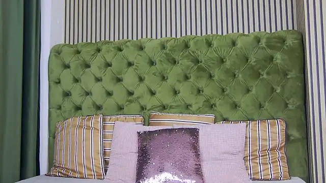 LunaHart online show from 11-19-25, 07:58