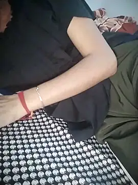 Snapshot of Sexey-Puja chatting on 09-30-25, 04:34 Sexey-Puja online show from 09-30-25, 04:34