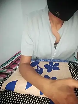 Snapshot of Sexey-Puja chatting on 10-01-25, 04:40 Sexey-Puja online show from 10-01-25, 04:40