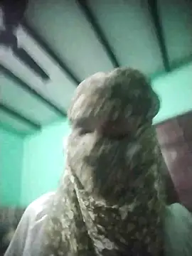 Snapshot of Sexey-Puja chatting on 10-19-25, 02:34 Sexey-Puja online show from 10-19-25, 02:34