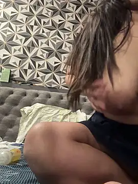 Snapshot of indiancouple25dd chatting on 11-01-25, 03:52 indiancouple25dd online show from 11-01-25, 03:52