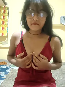 Snapshot of RAYI_Queen_2 chatting on 11-22-25, 10:36 RAYI Queen 2 online show from 11-22-25, 10:36