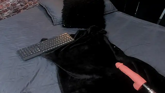 WILD FIREE  online show from 06-19-26, 12:09