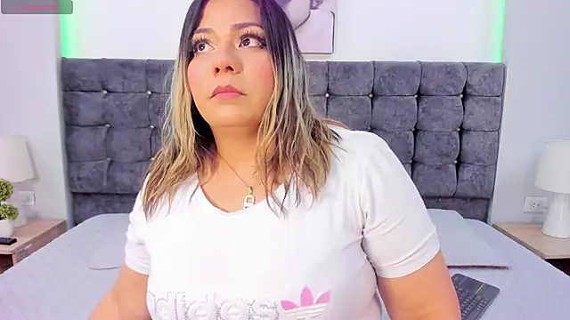 Snapshot of isabella_horney_ chatting on 09-26-25, 07:29 isabella horney online show from 09-26-25, 07:29