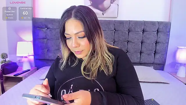 isabella horney  online show from 11-07-25, 08:09