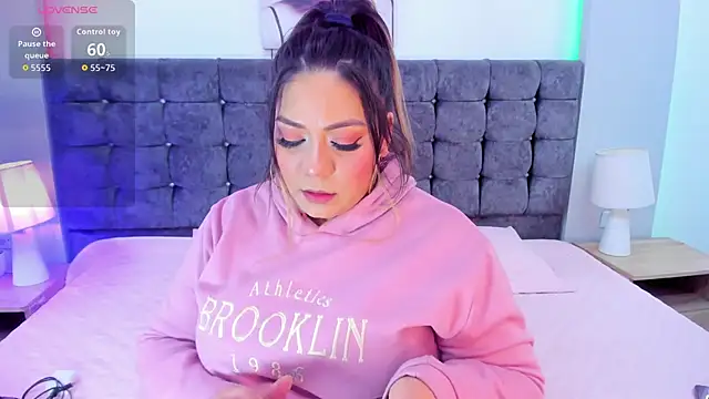 Snapshot of isabella_horney_ chatting on 11-16-25, 07:52 isabella horney online show from 11-16-25, 07:52