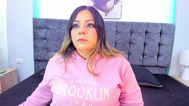 isabella horney  online show from 12-16-25, 08:14