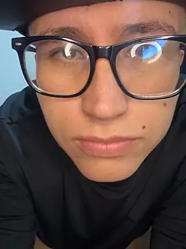 Snapshot of Kurtxxx22 chatting on 11-06-25, 03:29 Kurtxxx22 online show from 11-06-25, 03:29