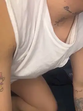 Snapshot of Kurtxxx22 chatting on 11-07-25, 09:48 Kurtxxx22 online show from 11-07-25, 09:48