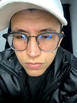 Snapshot of Kurtxxx22 chatting on 11-19-25, 03:50 Kurtxxx22 online show from 11-19-25, 03:50