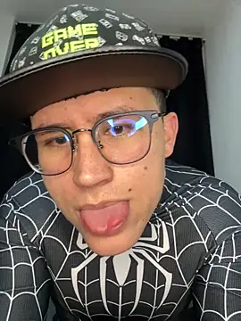 Snapshot of Kurtxxx22 chatting on 12-16-25, 03:22 Kurtxxx22 online show from 12-16-25, 03:22