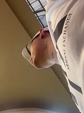 Snapshot of Kurtxxx22 chatting on 12-17-25, 10:49 Kurtxxx22 online show from 12-17-25, 10:49