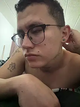 Snapshot of Kurtxxx22 chatting on 03-21-26, 04:50 Kurtxxx22 online show from 03-21-26, 04:50