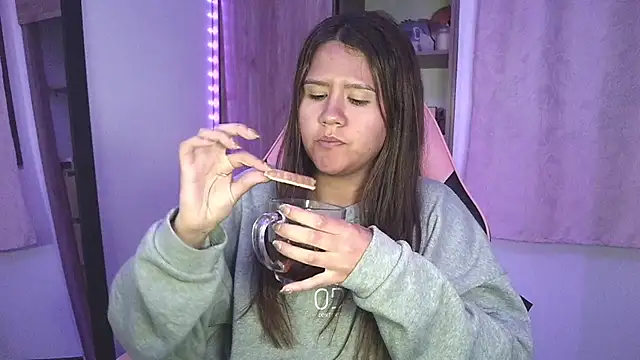 Oliviawatson1 online show from 10-12-25, 12:31