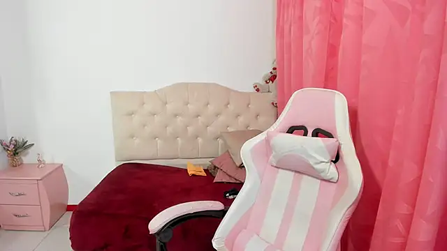 Snapshot of lailahdark chatting on 09-25-25, 05:00 lailahdark online show from 09-25-25, 05:00