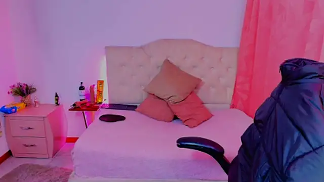 Snapshot of lailahdark chatting on 11-09-25, 04:00 lailahdark online show from 11-09-25, 04:00