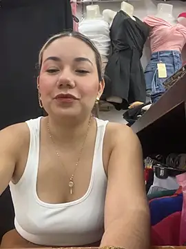 Snapshot of Fabii15 chatting on 09-22-25, 11:07 Fabii15 online show from 09-22-25, 11:07