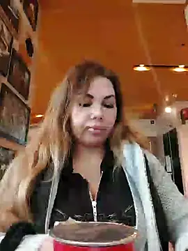 Snapshot of Alisasex@xh chatting on 02-03-25, 01:40 Alisasexxh online show from 02-03-25, 01:40