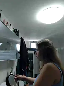 Snapshot of Alisasex@xh chatting on 03-18-25, 05:52 Alisasexxh online show from 03-18-25, 05:52