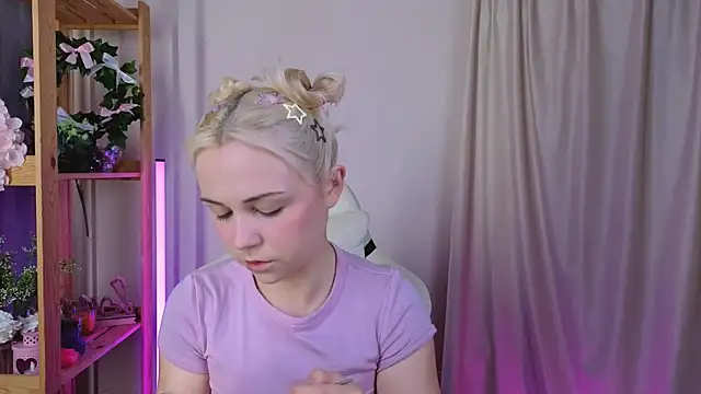 Charlotte Colinss online show from 09-12-25, 02:55