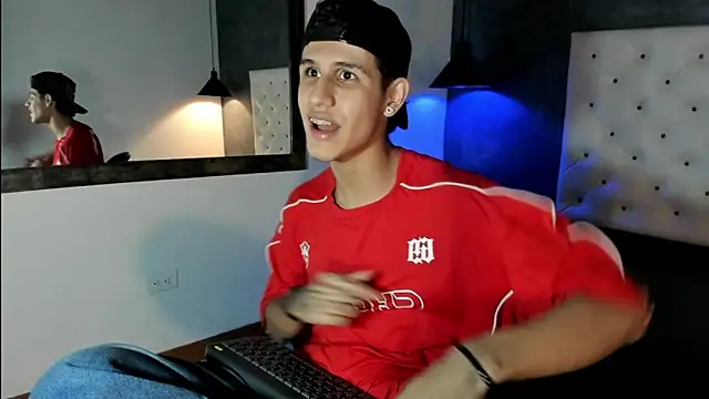 Snapshot of _realwav chatting on 11-07-25, 05:35 realwav online show from 11-07-25, 05:35