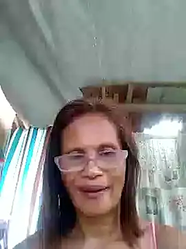 Snapshot of Kristen05 chatting on 09-09-25, 02:44 Kristen05 online show from 09-09-25, 02:44