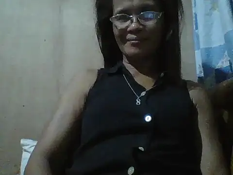 Snapshot of Kristen05 chatting on 10-12-25, 07:35 Kristen05 online show from 10-12-25, 07:35