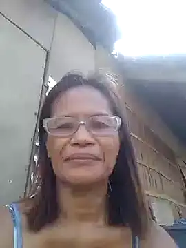 Snapshot of Kristen05 chatting on 11-19-25, 12:43 Kristen05 online show from 11-19-25, 12:43