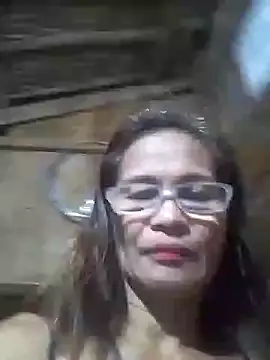 Snapshot of Kristen05 chatting on 11-23-25, 01:00 Kristen05 online show from 11-23-25, 01:00